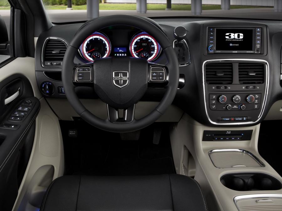  Dodge Grand Caravan 30th Anniversary 2013 года  (фото 11 из 12)